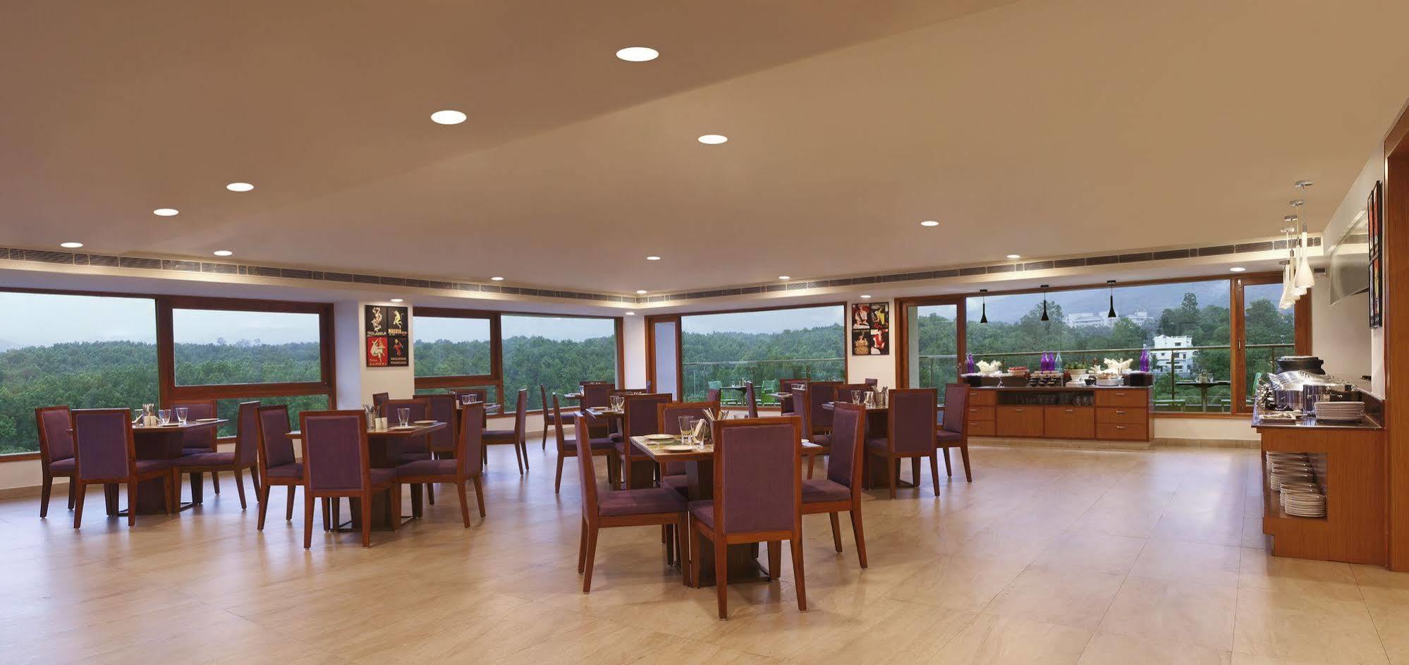 Lemon Tree Hotel, Дехрадун Экстерьер фото