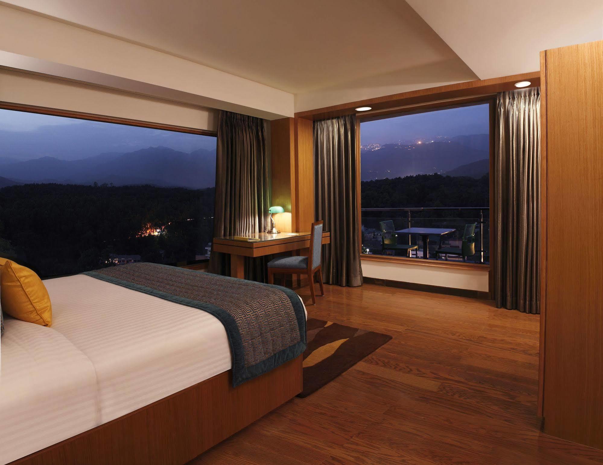 Lemon Tree Hotel, Дехрадун Экстерьер фото
